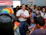 Hospfar doa brinquedos para crianças do Grupo Pela Vidda